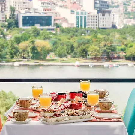 Mayla Golden Horn